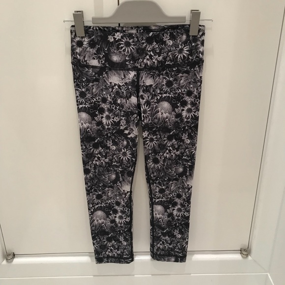 lululemon athletica Pants - Lululemon Wunder Under Crop (Low Rise)